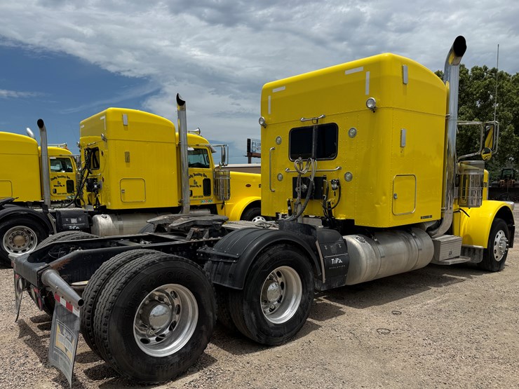 2015-peterbilt-389-image-5