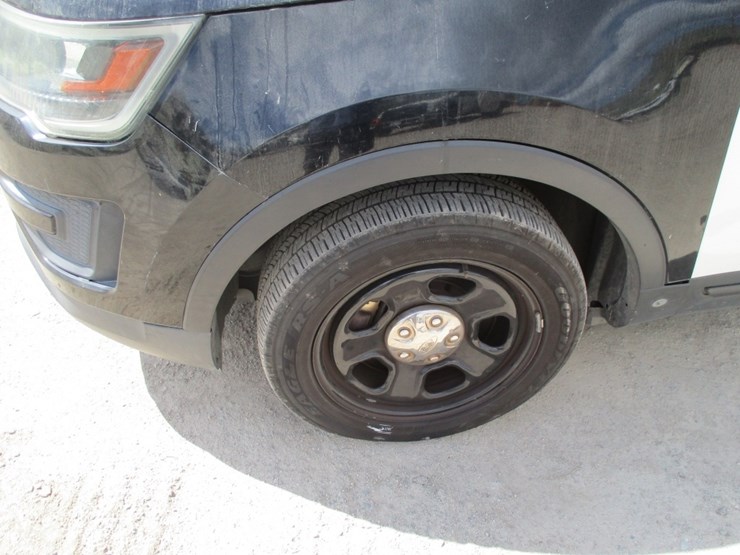 2016-ford-explorer-image-15
