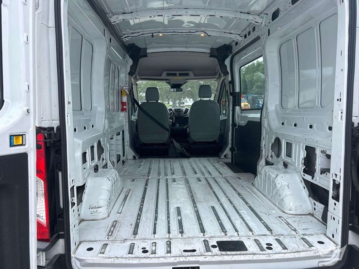 2016-ford-transit-image-25