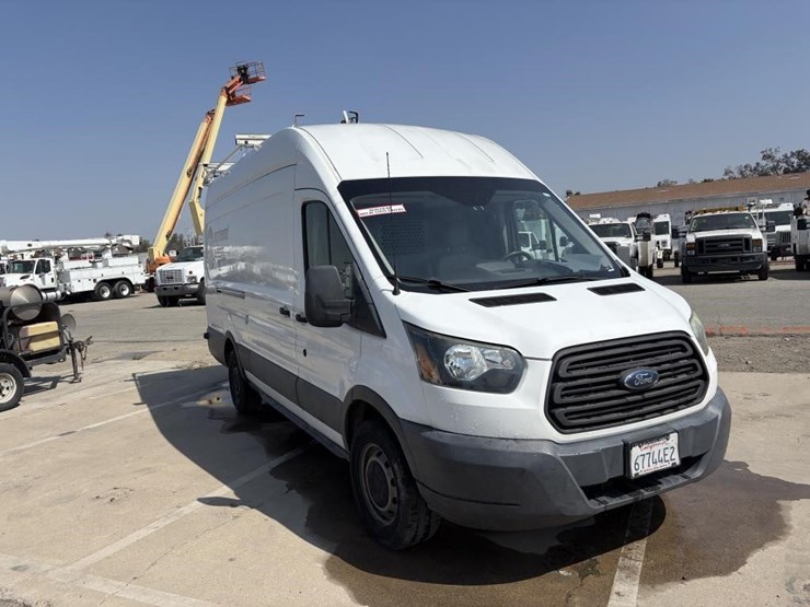 2017-ford-transit-image-2