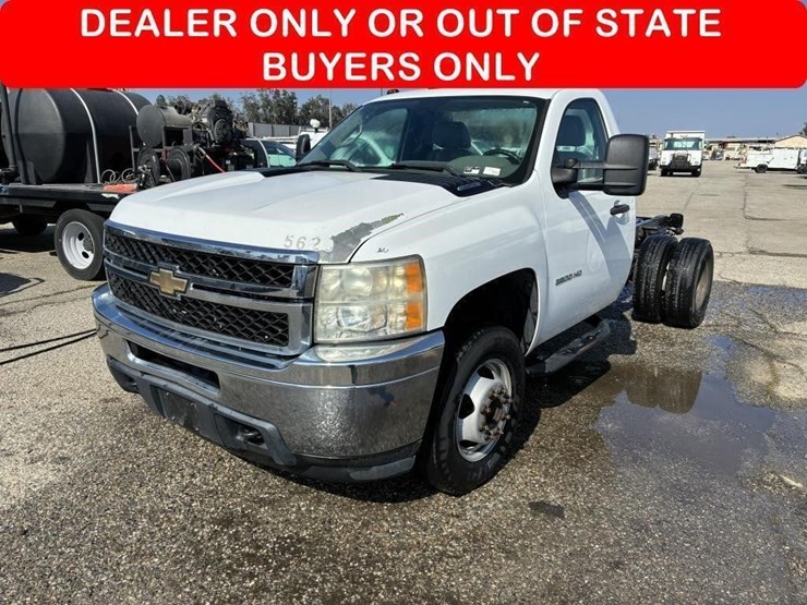2011-chevrolet-3500-image-1