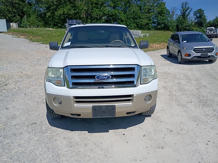2010-ford-expedition-image-15