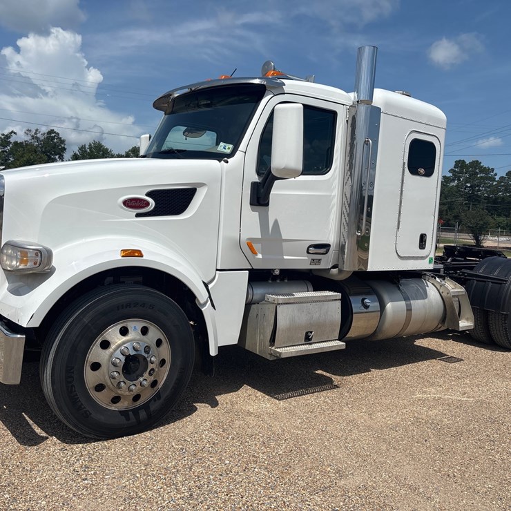2020 PETERBILT 567