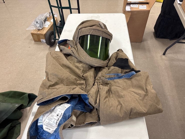 #4033-•-bag-of-electrical-safety-equipment-image-5