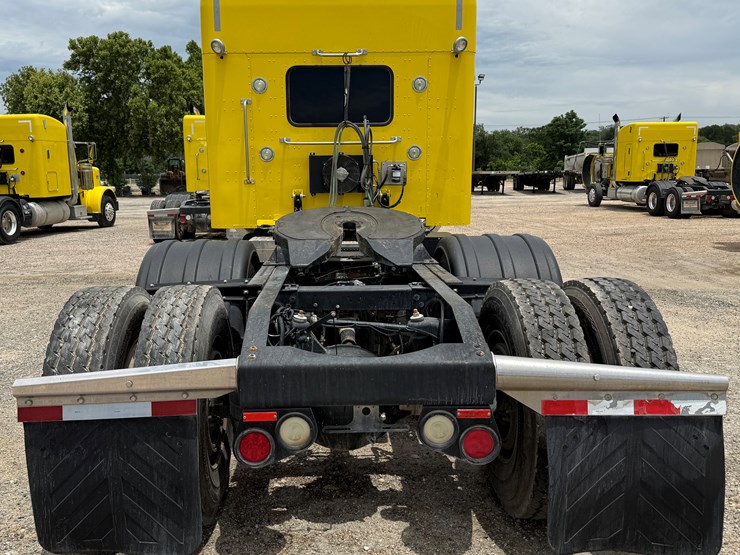 2014-peterbilt-389-image-6