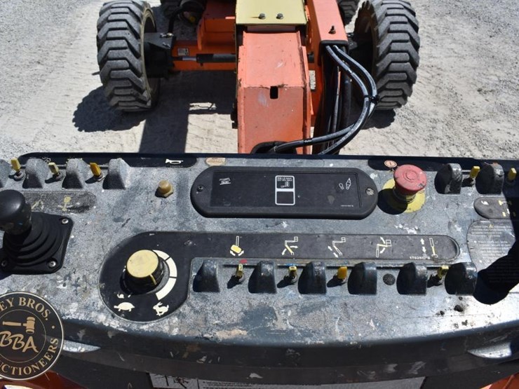2014-jlg-600a-image-23