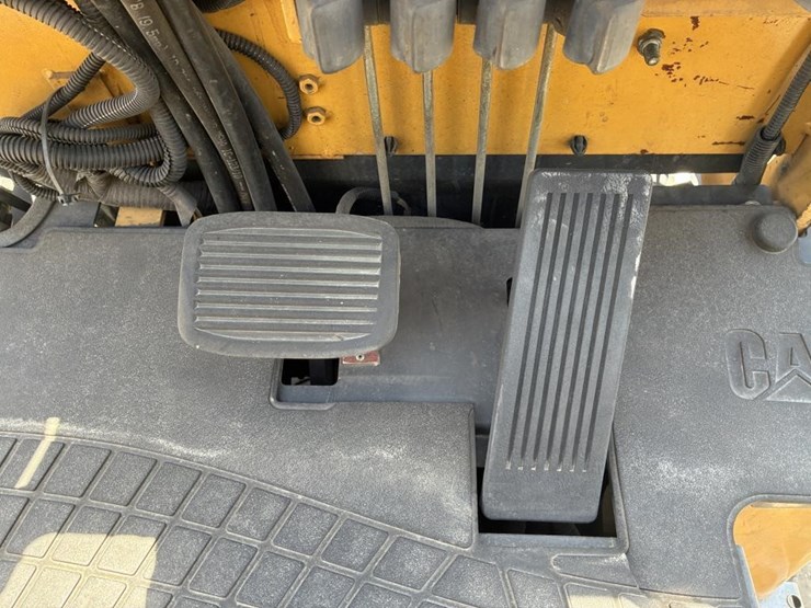 2005-caterpillar-ec18k-image-16