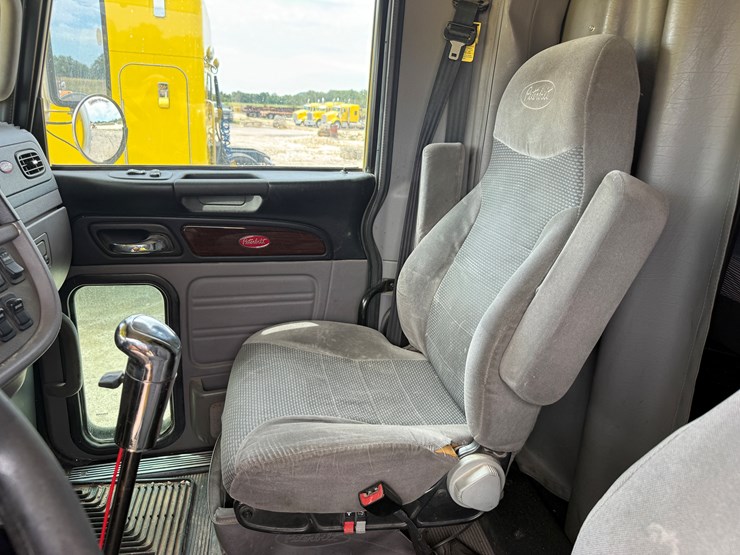 2014-peterbilt-389-image-10