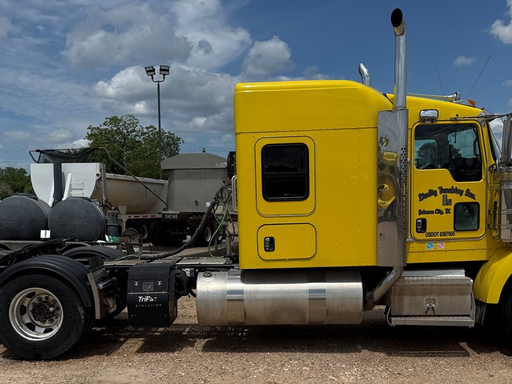 2016-kenworth-t800-image-4