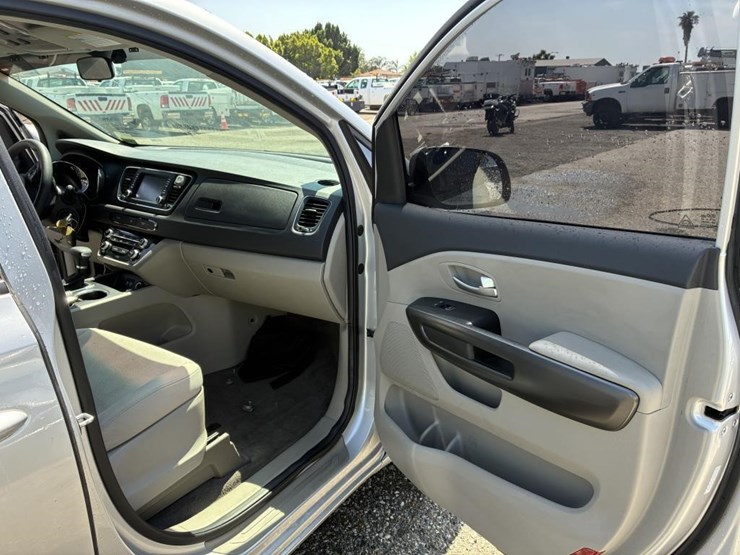 2021-kia-sedona-image-9