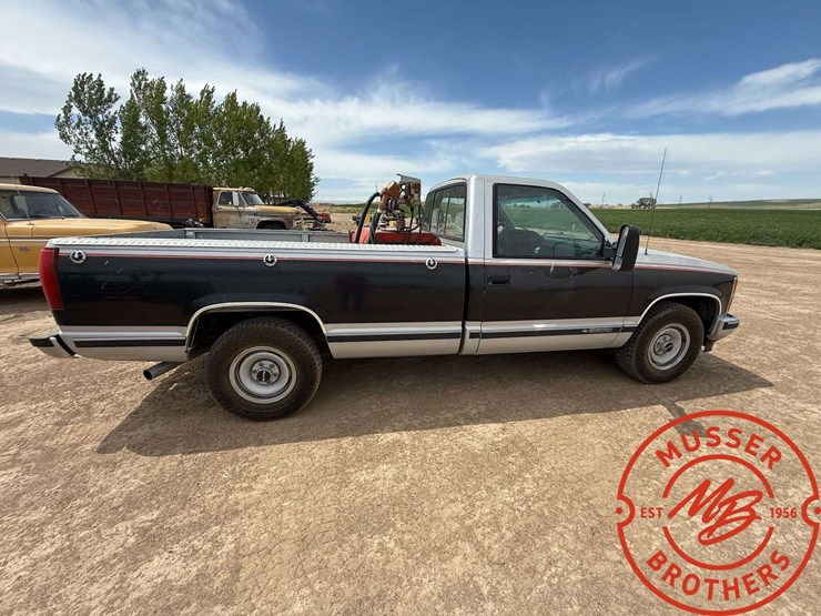 1989-chevrolet-2500-image-3