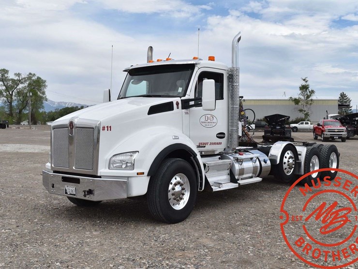 2016-kenworth-t880-image-1