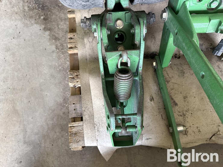 john-deere-planter-units-w/roller-wheels-image-9