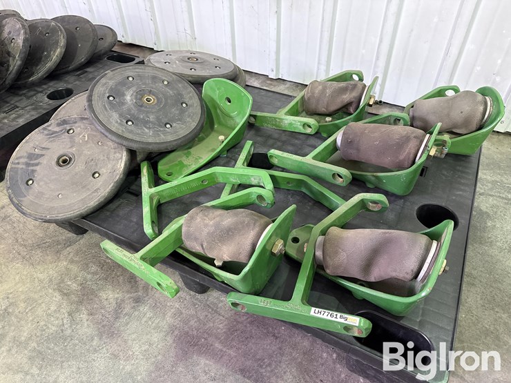 john-deere-planter-down-pressure-air-bags-w/single-valve-&-brackets-image-1