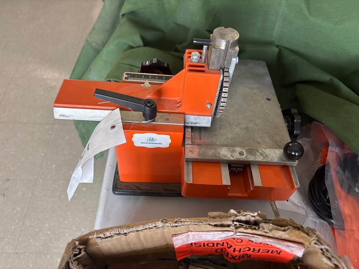 #4041-•-semi-automatic-sheet-embosser-and-metal-stamping-marking-machine-image-2