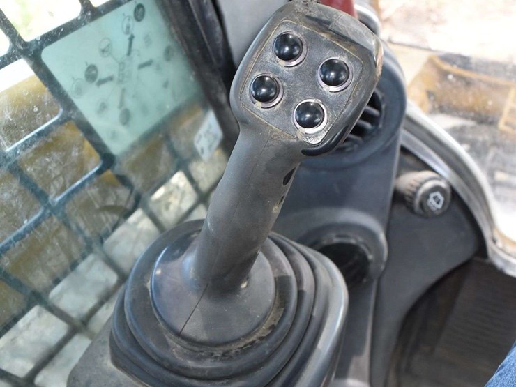 2016-caterpillar-d2-image-51