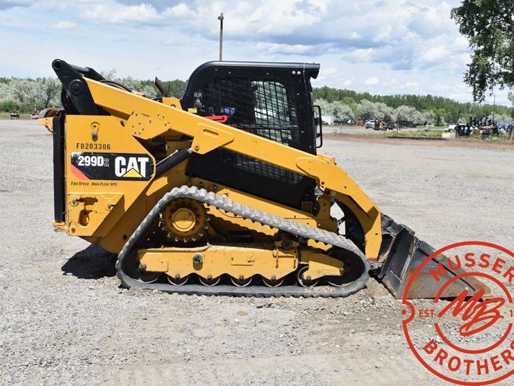 2017-caterpillar-d2-image-13
