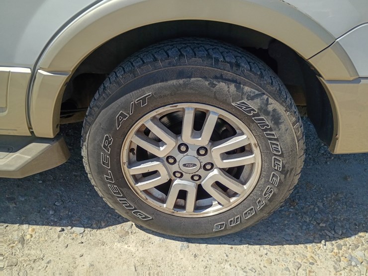 2010-ford-expedition-image-82