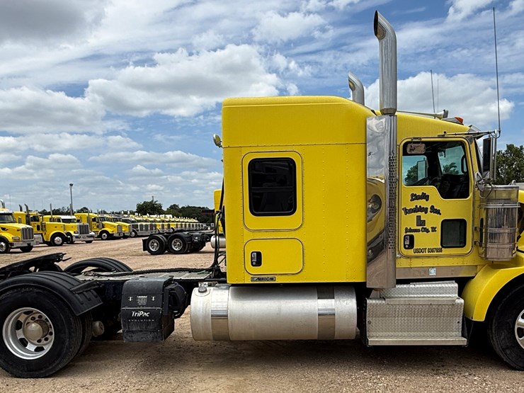 2015-kenworth-t800-image-4