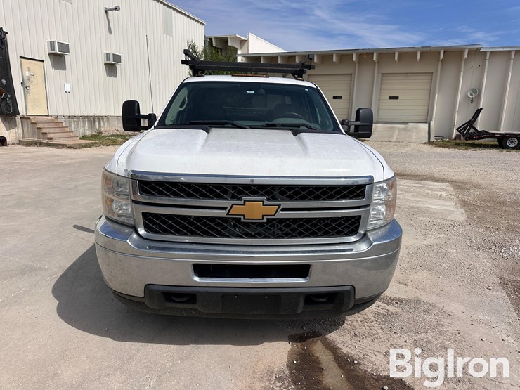 2013-chevrolet-3500hd-image-2