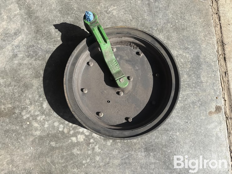 john-deere-planter-gauge-wheels-image-10