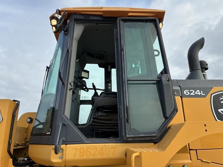 2020-deere-624l-image-19