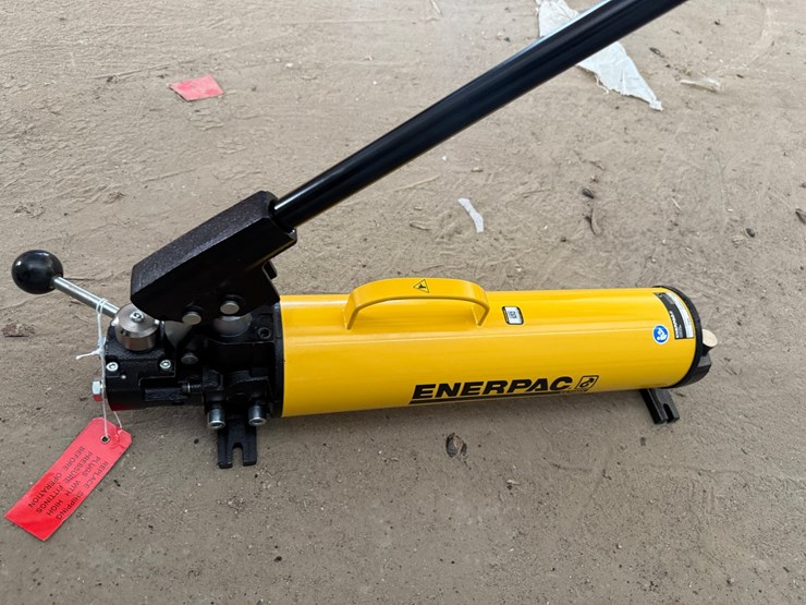 #1072-•-enerpac-hydraulic-hand-pump-image-2