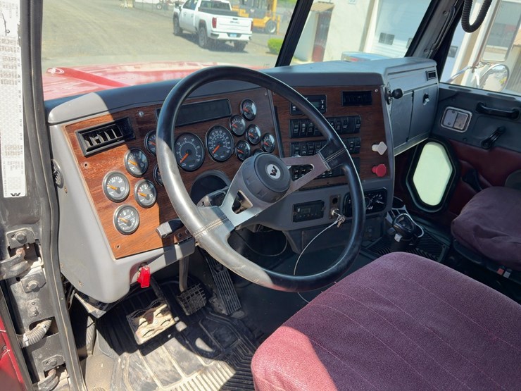 2011-western-star-4900sa-image-31