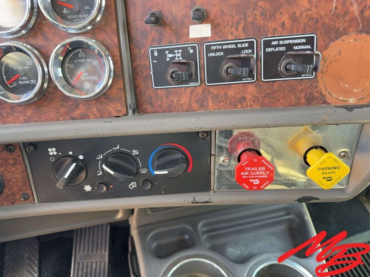2005-kenworth-w900-image-47