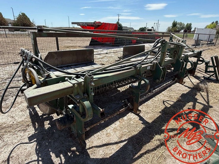 1993-pickett-12-row-bean-cutter-image-1