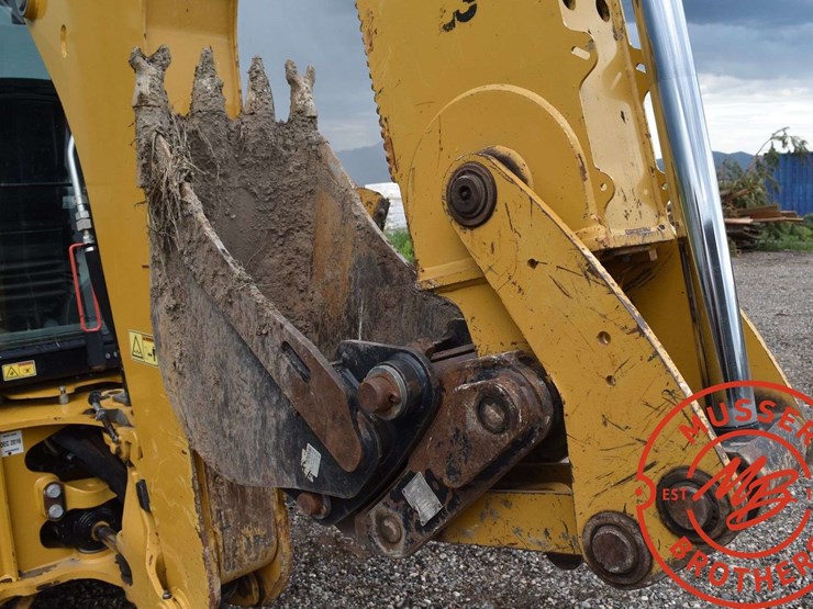 2016-caterpillar-420f2-it-image-47