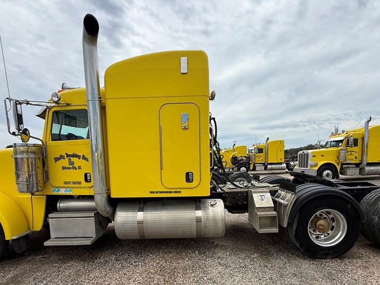 2015-peterbilt-389-image-8
