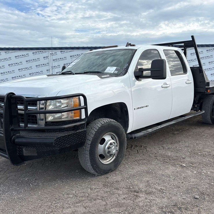 2007 Chevrolet Silverado 3500HD 4x4 Crew Cab Flatbed Truck