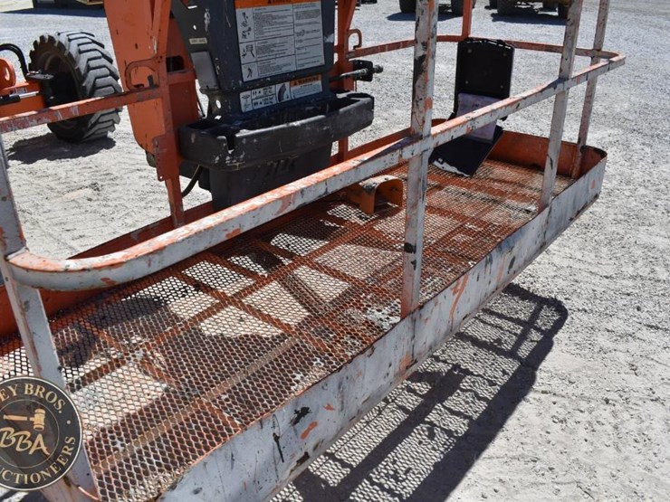2014-jlg-600a-image-21