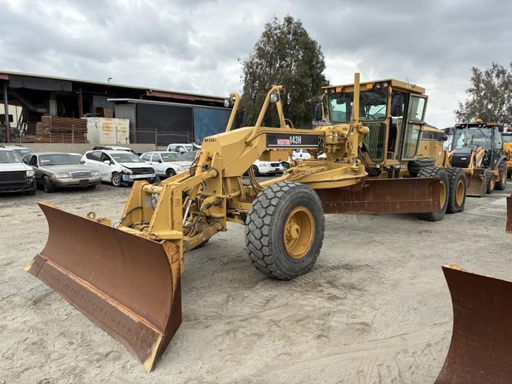 2004-caterpillar-143h-vhp-image-1