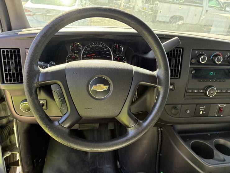 2014-chevrolet-express-3500-image-13