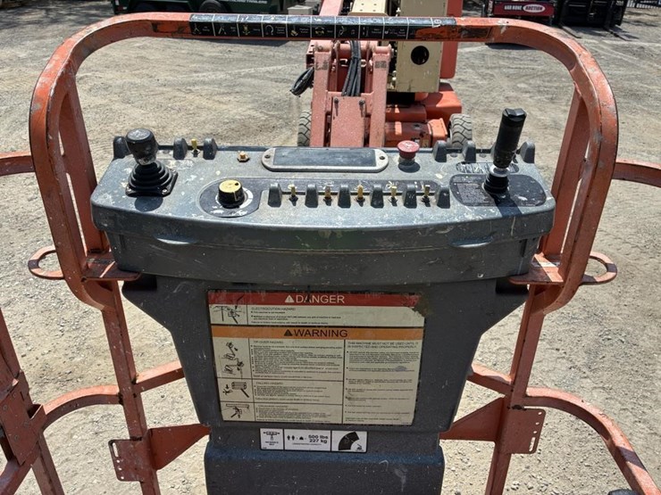 2011-jlg-e400ajpn-image-9