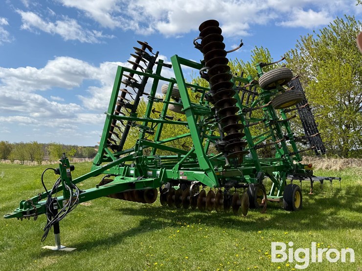 2014-john-deere-2310-image-1
