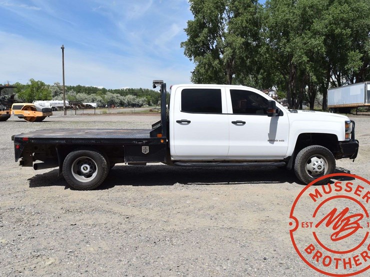 2015-chevrolet-3500-image-10