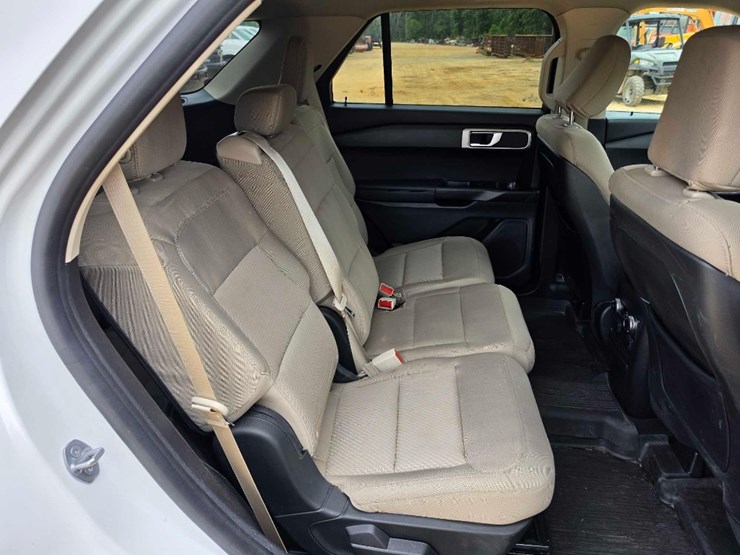 2021-ford-explorer-image-7