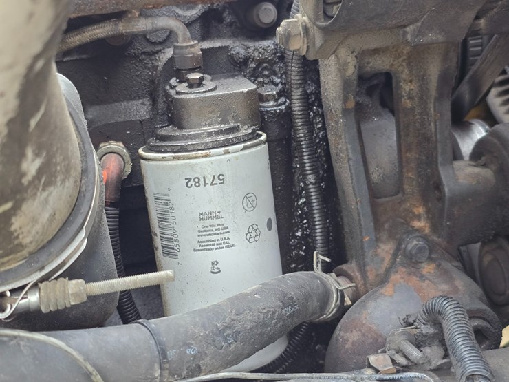 2001-freightliner-fl60-image-40