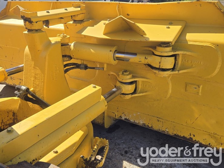 2022-komatsu-d61px-24-image-23