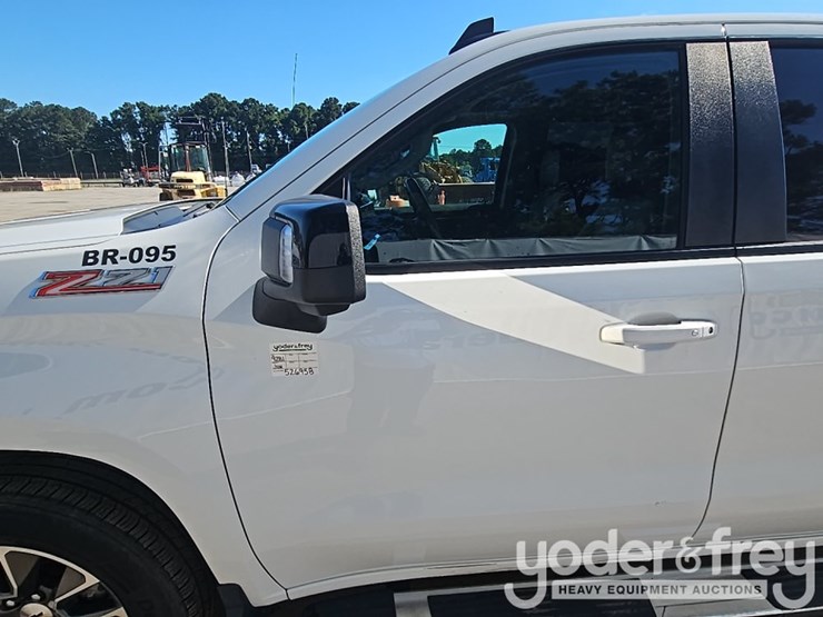 2022-chevrolet-1500-image-18