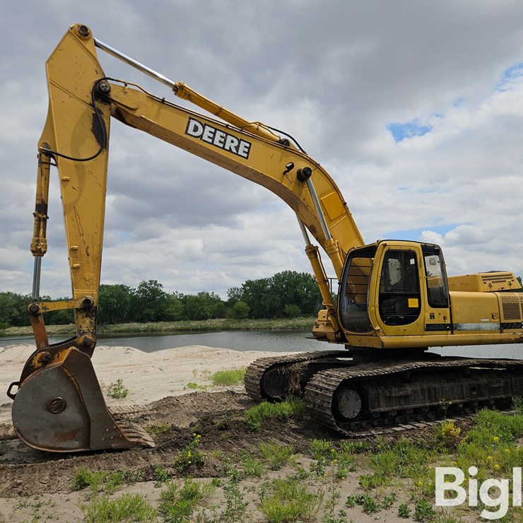 DEERE 330 LC