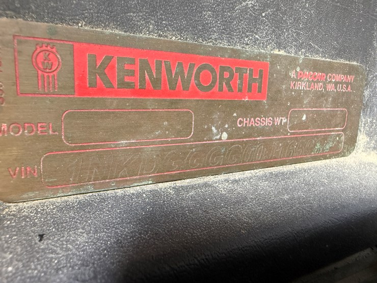 2016-kenworth-t800-image-18