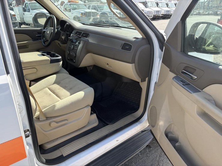 2014-chevrolet-tahoe-lt-image-10