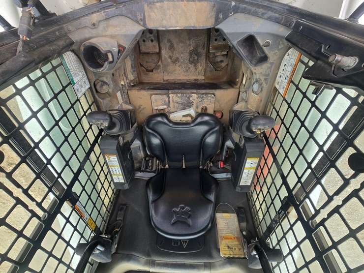 2023-bobcat-t770-image-26