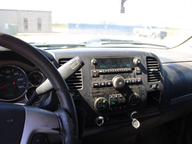 #2102-•-2013-gmc-sierra-pickup-truck-image-8