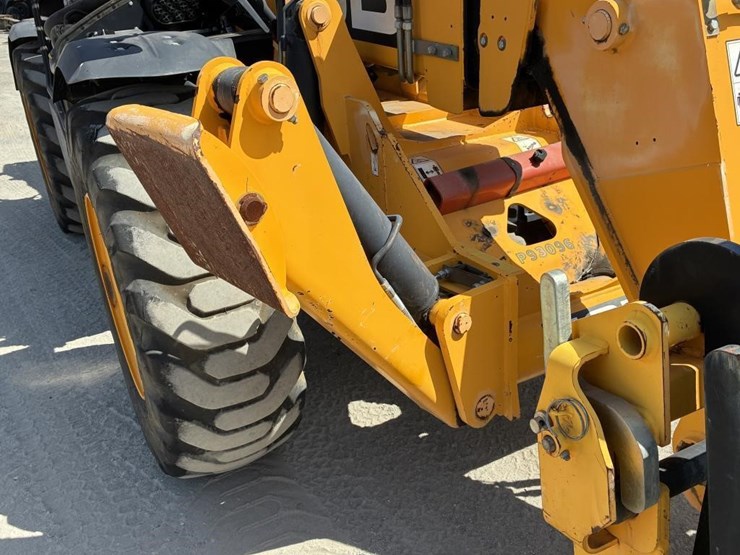 2014-jcb-550-140-image-12