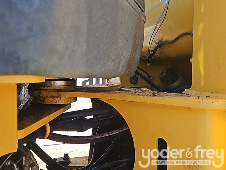 2014-deere-524k-image-21